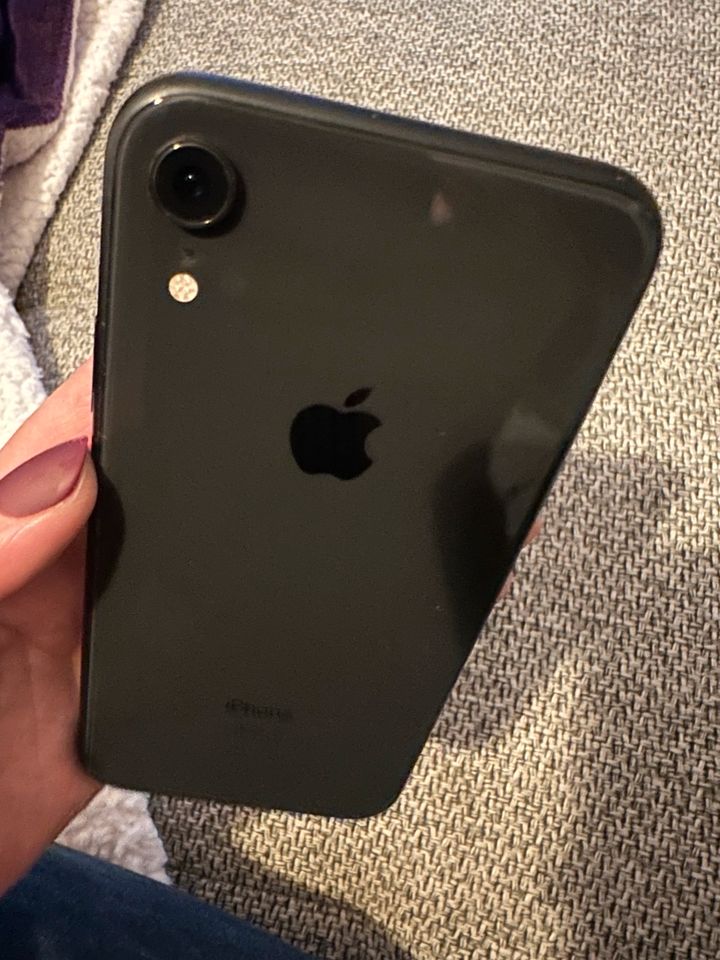 iPhone XR schwarz 128GB in Meinersen