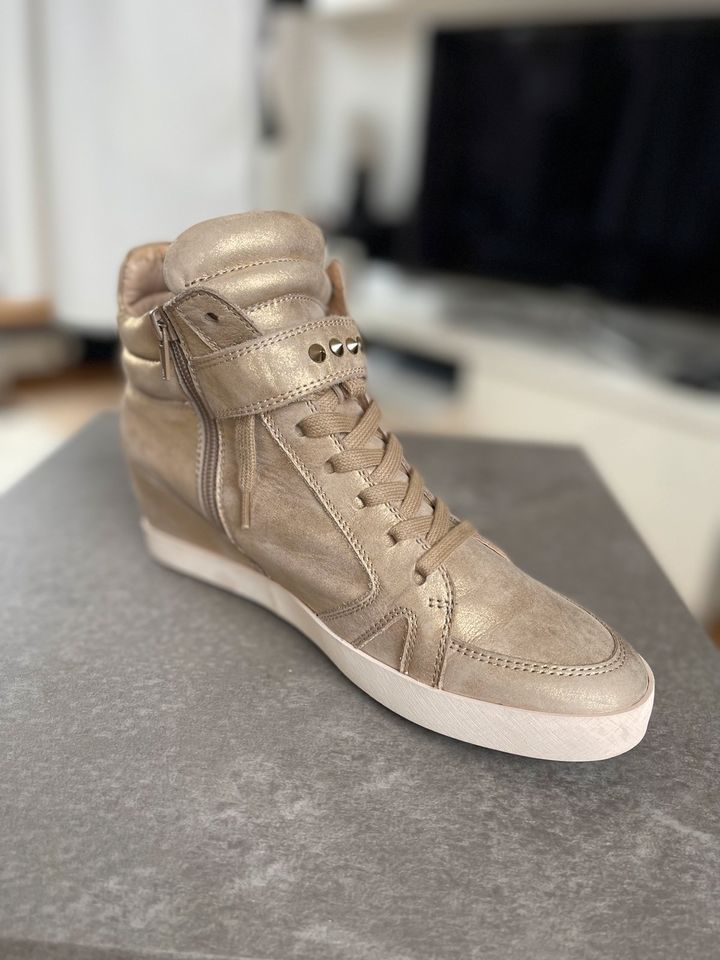 Sneaker von Kennel & Schmenger 6,5 40 Gold wie Neu 1x getragen in Rostock