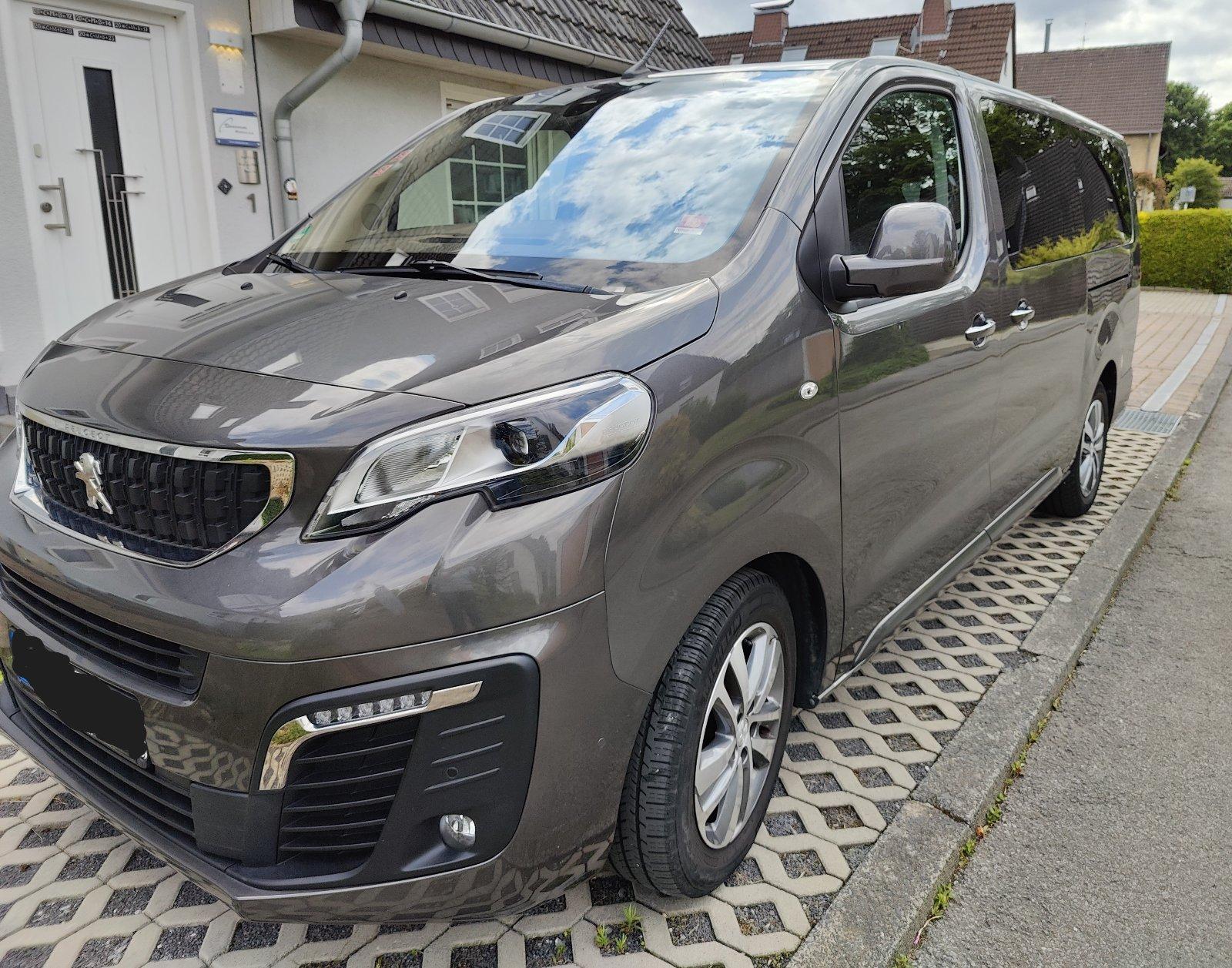 Abbildung des Autos Peugeot Traveller VIP L3…