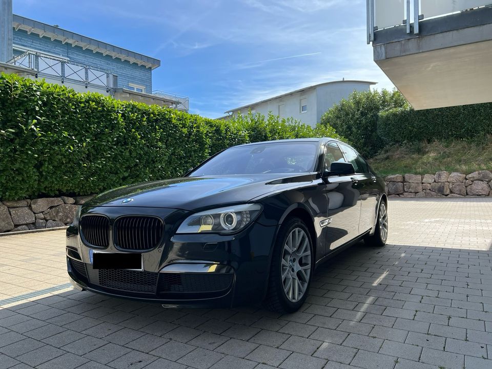 BMW 740d xDrive M–Paket in Waldshut-Tiengen