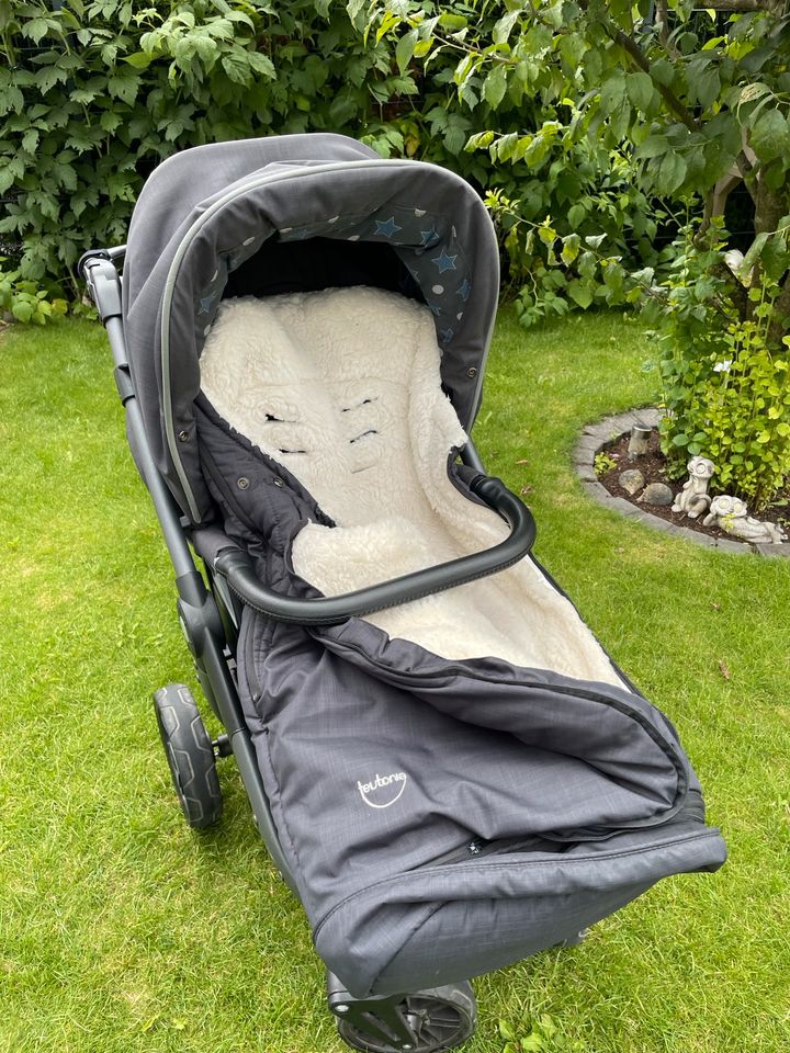 Kinderwagen Teutonia Cosmo V4 mit umfangreichem Zubehör in Köln