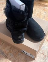 UGG W Meilani black Boots schwarz Stiefel Fell Schleife Nordrhein-Westfalen - Hagen Vorschau