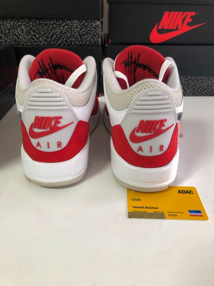 Nike Jordan Tinker White University Red EU 41 US 8 in Obertshausen