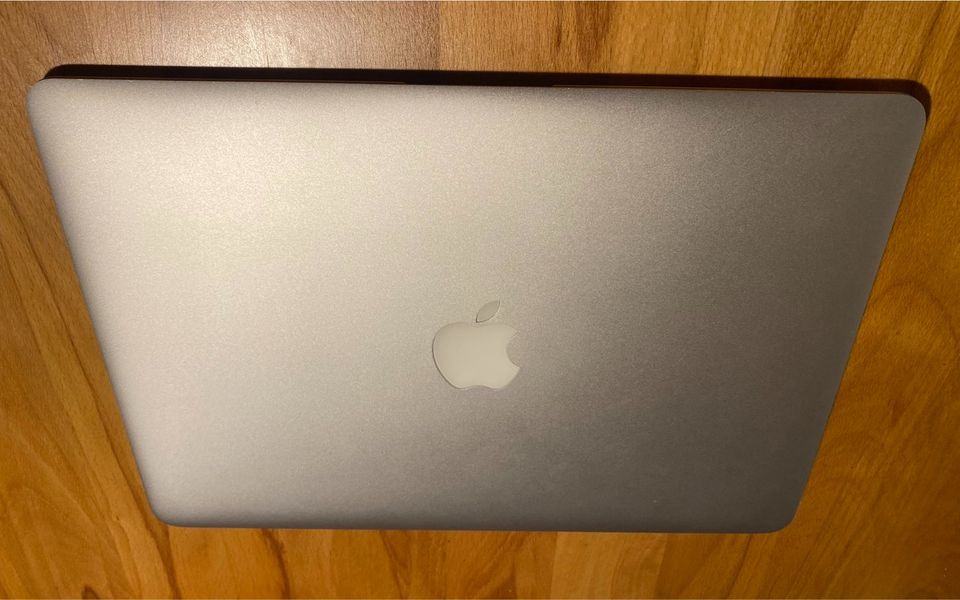 MacBook Air, 13,3“, 4 GB, super Zustand in München