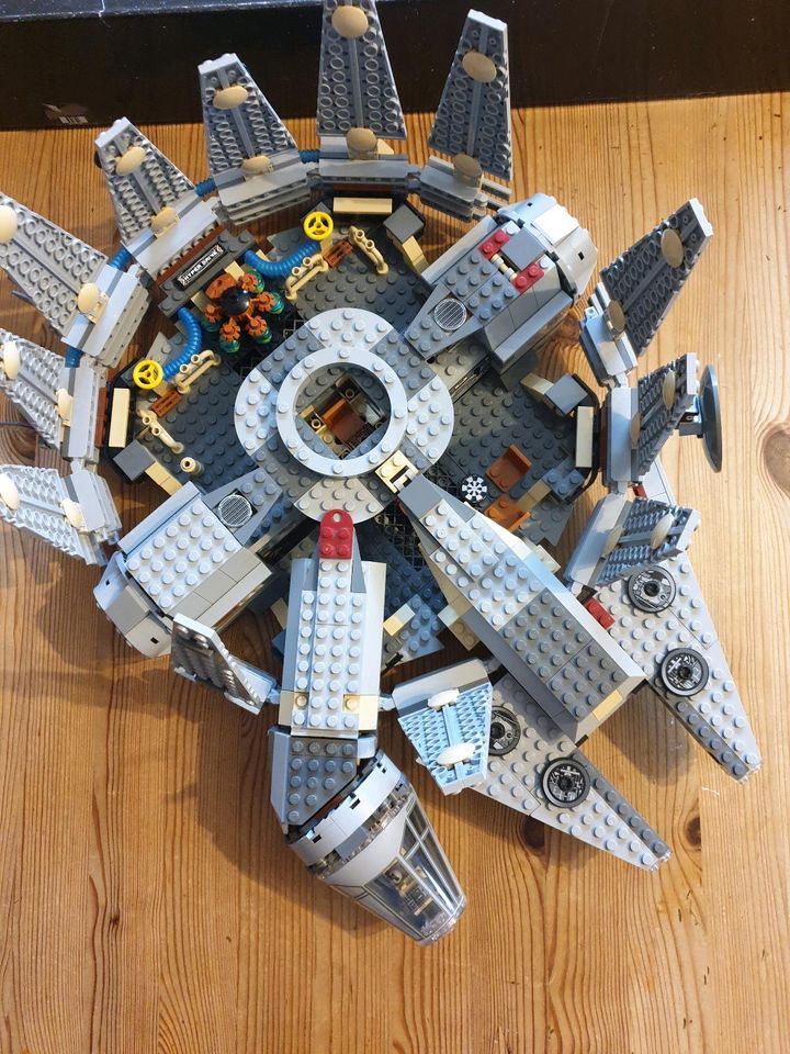 Lego Star Wars 4504 Rasender Falke in Hamburg