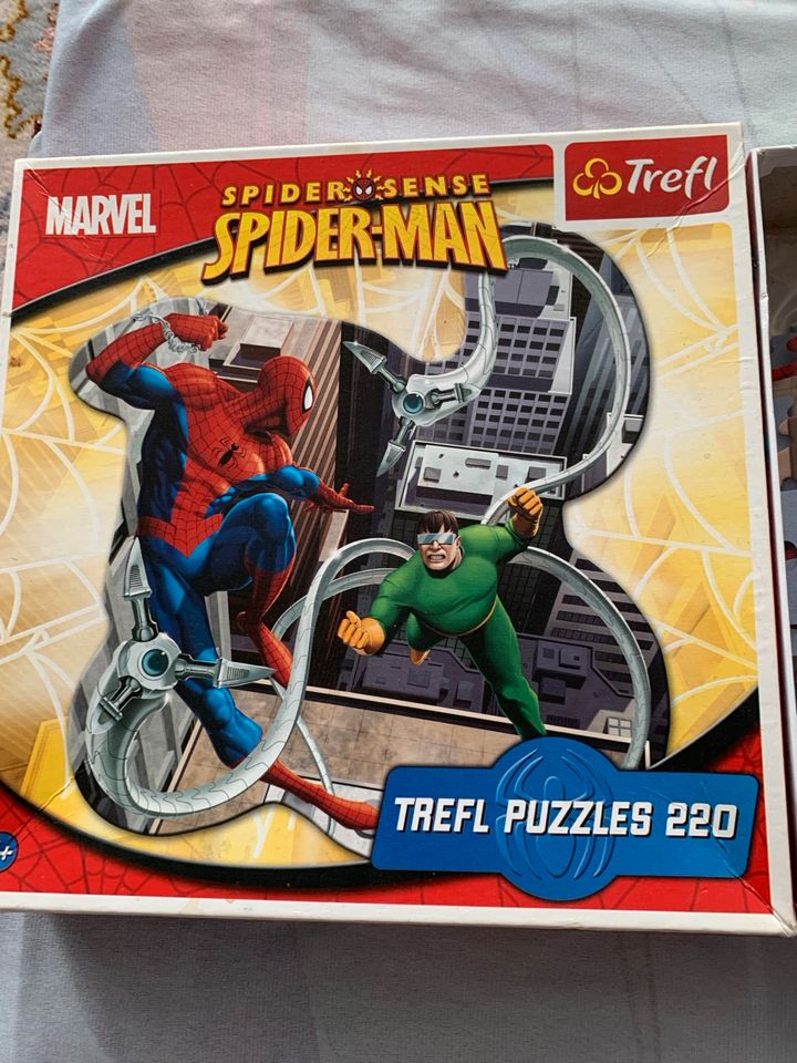 Spiderman Puzzle 220 Teile 64x68cm in Köln