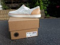 UGG Women´s Adley Perforated Stardust Silver, Leder Gr. 38 Neu Ricklingen - Mühlenberg Vorschau