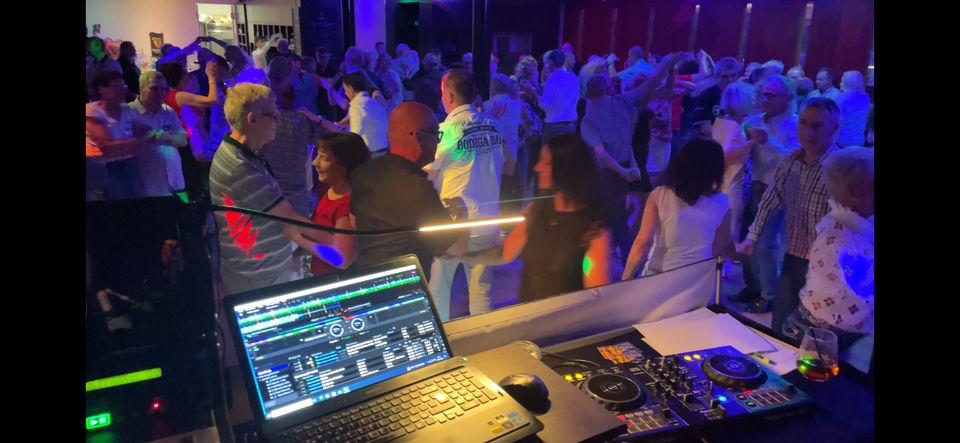DJ Mobil  Party-DJ  Hochzeits DJ   suchen DJ in Essingen
