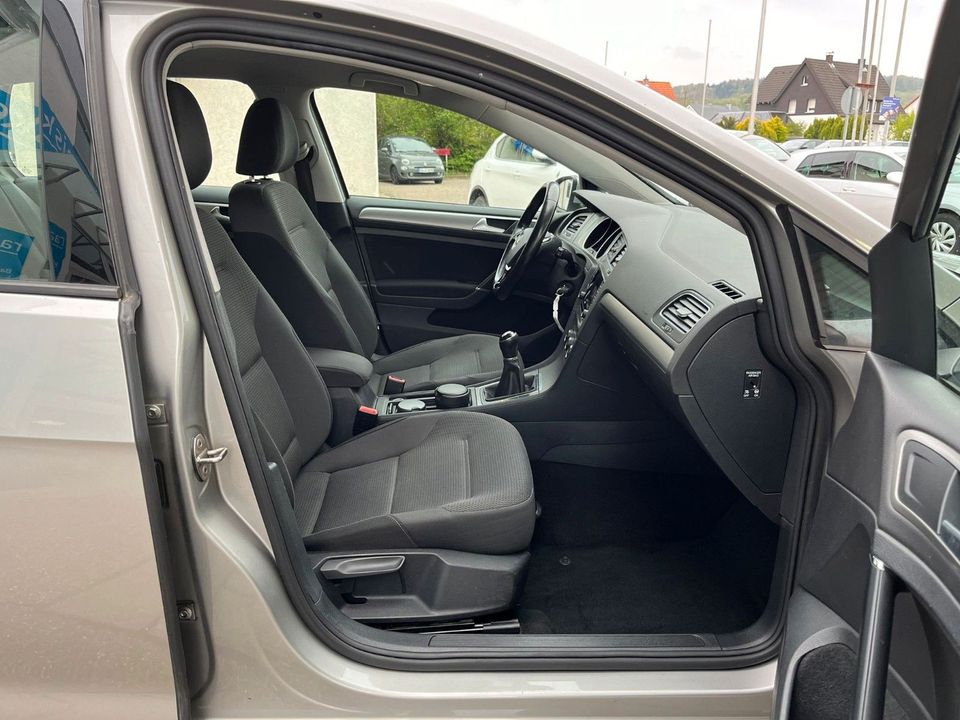 Volkswagen Golf VII Comfortline *Navi/SHZ/PDC* in Essingen