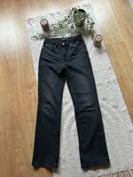 Stradivarius Jeans D98 Straight Leg Mid Waist schwarz Gr.36 Hessen - Borken Vorschau