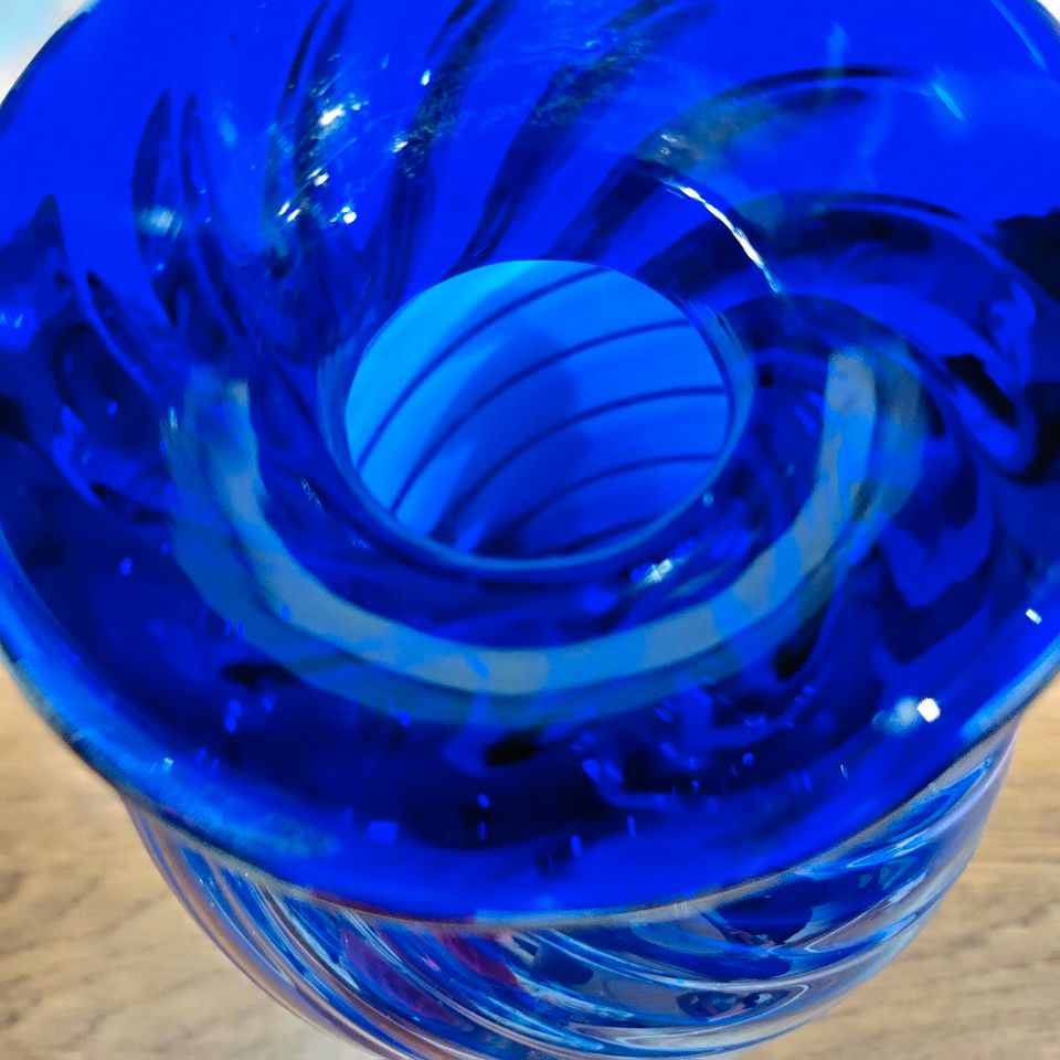 Kobaltblaue Glas Vase wunderschön ca 24cm hoch Sammler Liebhaber in Groß-Gerau