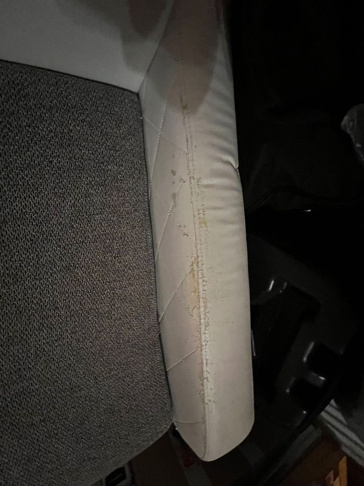 Sofa in grau/weiß mit Stauraum drunter zu verkaufen in Stuttgart