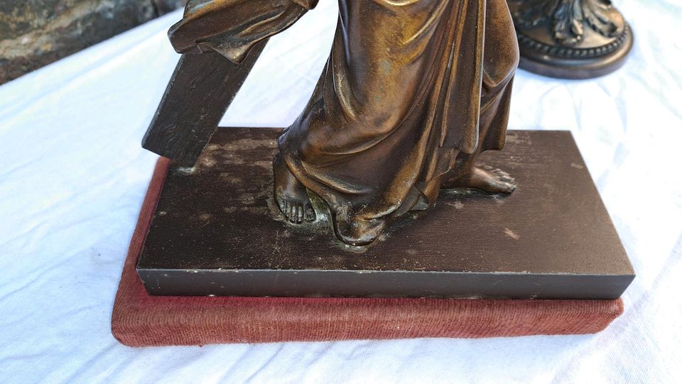 Antik Figur Jesus trägt Kreuz + zwei Kerzenständer in Aachen