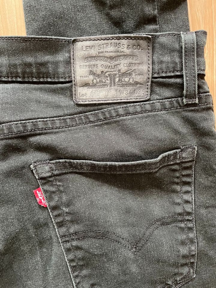 Levis 512 schwarz 34 x 36 Jeans Top Levi's in Berlin