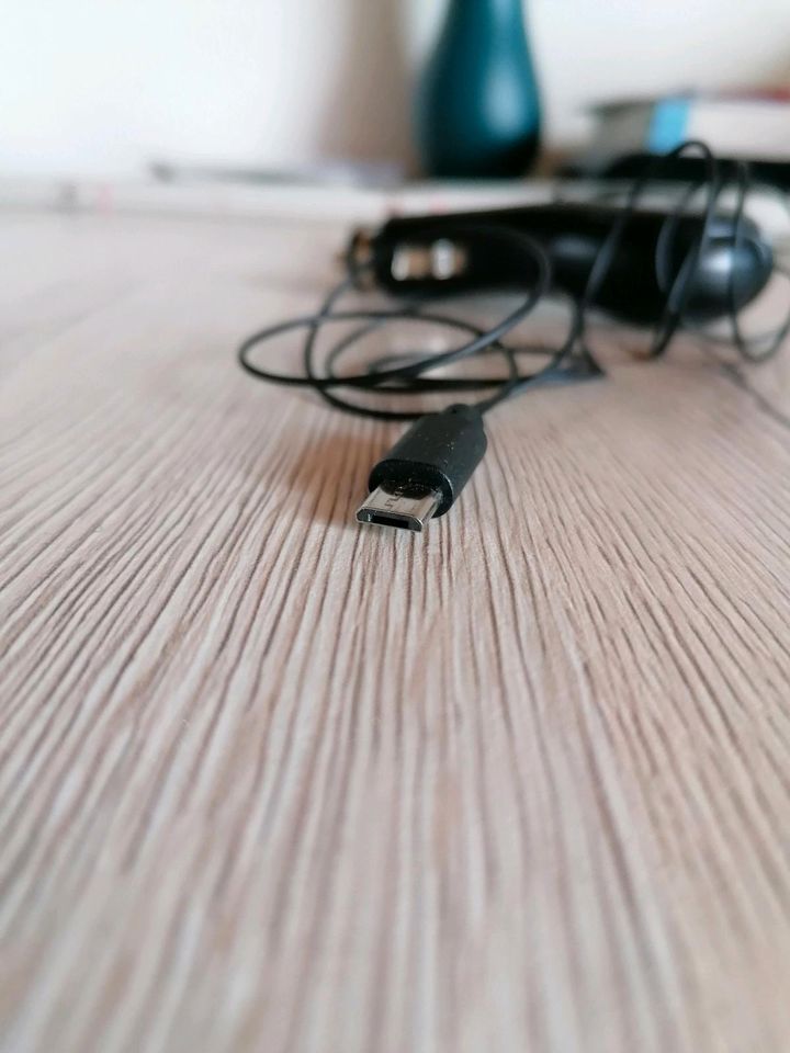 Ladekabel Auto - Micro USB Kabel - Ausziehbar in Rosbach (v d Höhe)