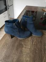 Tamaris boots Schuhe wildleder blau Absatz Gr. 39 Hessen - Niddatal Vorschau