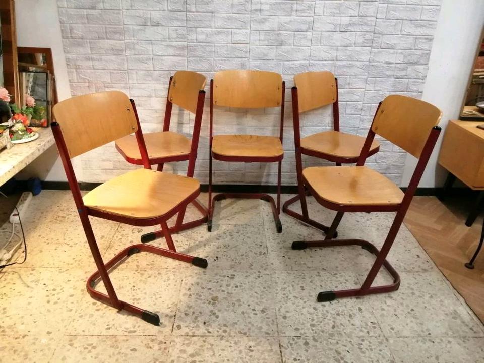 2 Schulstühle Stapelstühle Bürostühle Stühle Stk 25€ in Taunusstein