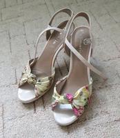 Schuhe Sandale Sommerschuhe von Tamaris Gr.39 top Zustand Nordrhein-Westfalen - Langenberg Vorschau
