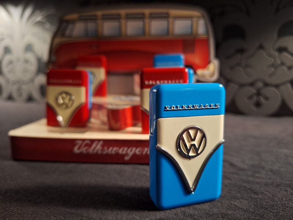 VW BUS T1 FEUERZEUG ZIPPO LIGHTER ROT BLAU SAMBA ORIGINAL KÄFER in Waldbröl