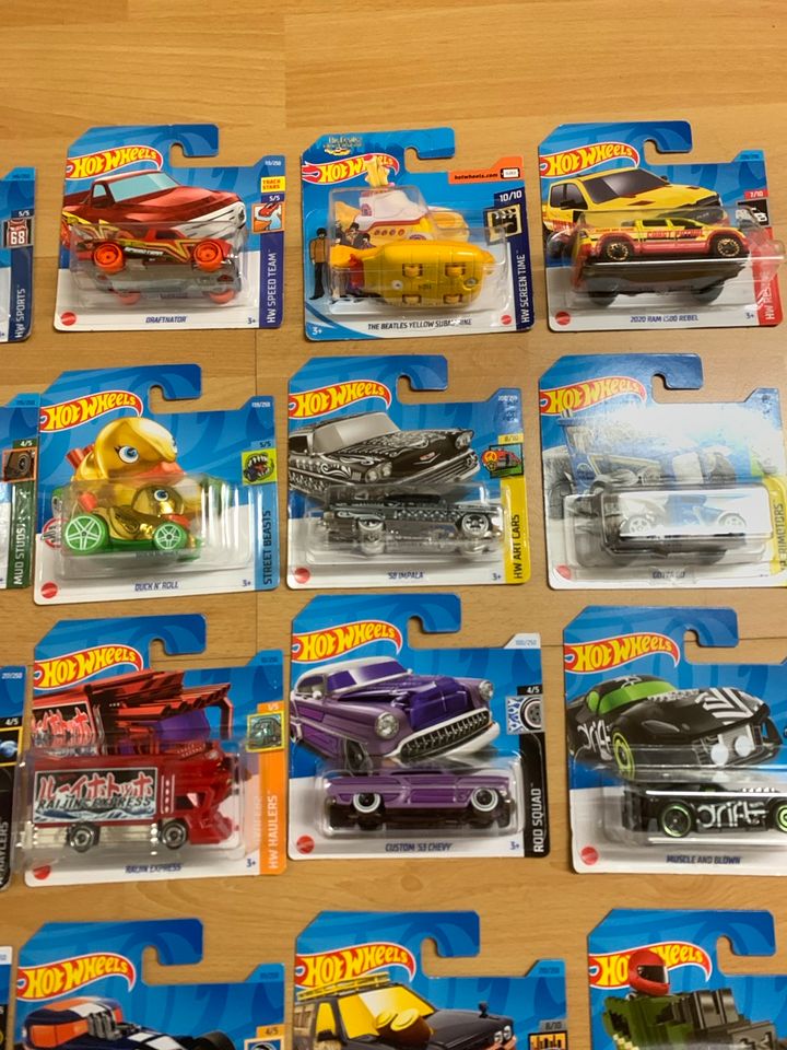 Hot wheels treasure hunts 25 Stück in Mannheim