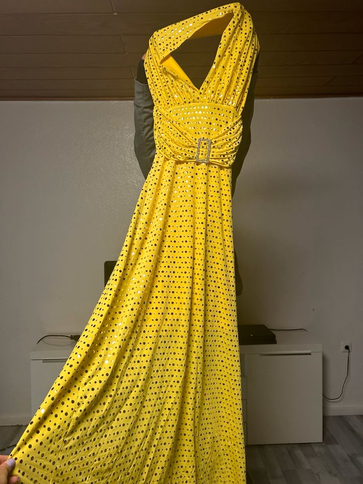 Gelbes 70er Kleid in Duisburg