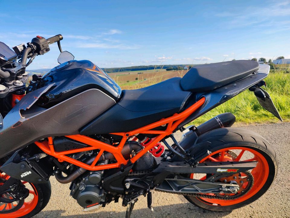 KTM Duke 390 | Carbon | PowerParts in Katzenelnbogen