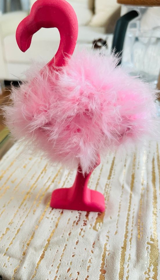 Flamingo Figur stehend Federn pink rosa Deko neu Ton in Berlin - Köpenick |  eBay Kleinanzeigen ist jetzt Kleinanzeigen