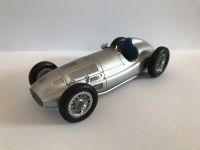 CMC Mercedes-Benz W165 1939 1:18 M-018 Modellauto defekt Rheinland-Pfalz - Ochtendung Vorschau