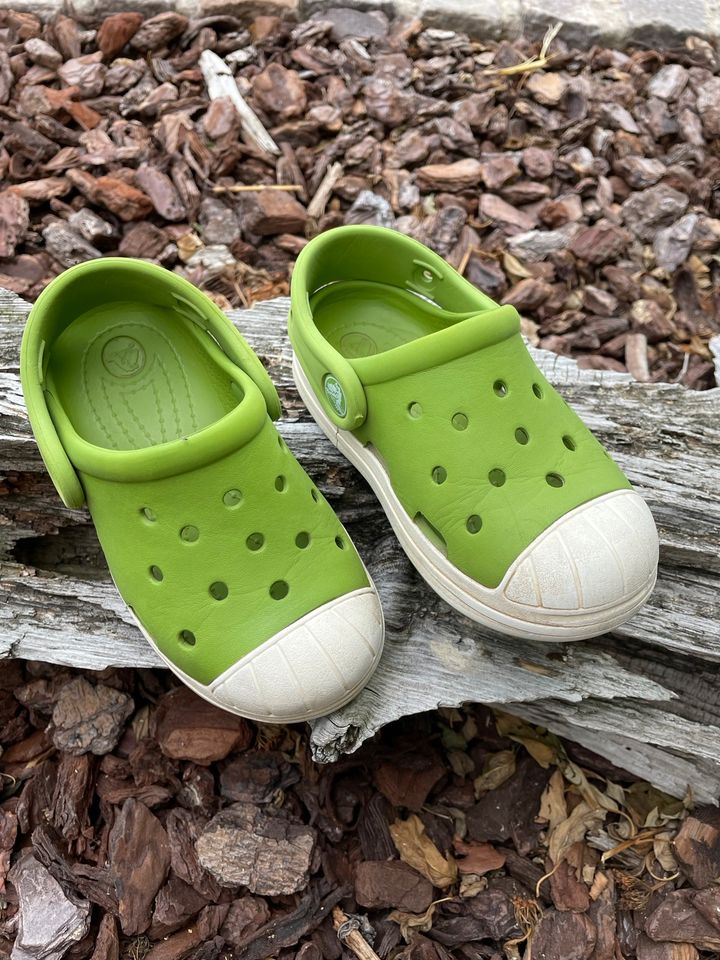 Crocs c8 = 24/25 Sandalen Badeschuhe grün weiß in Neu Kaliß