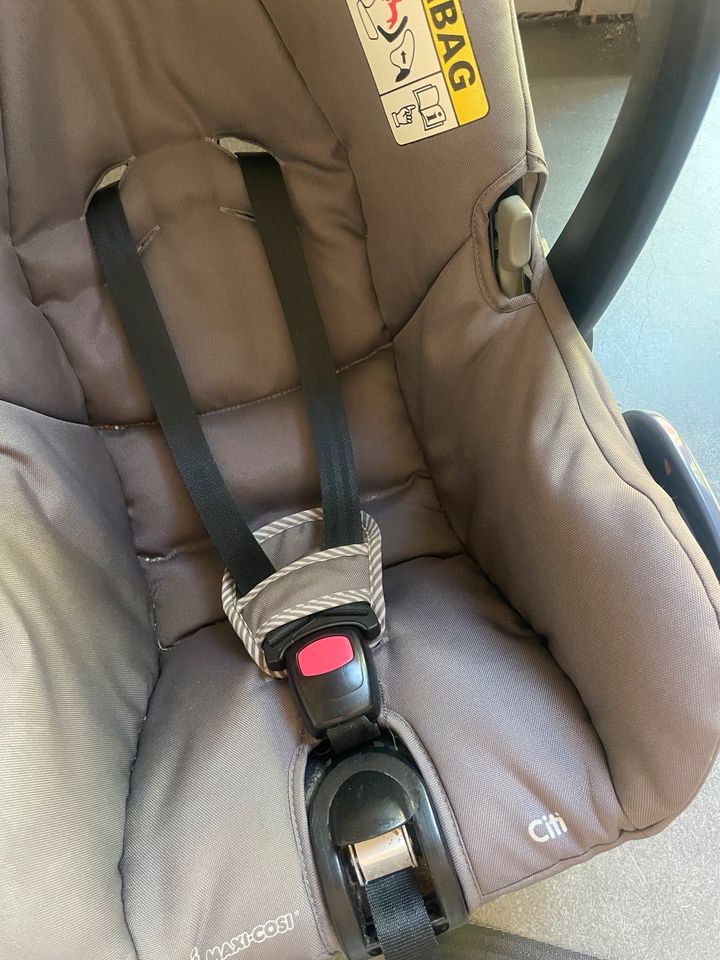 Maxi Cosi Auto-Kindersitz/ Babyschale, grau in Berlin