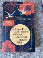 Alena Schröder - am Fenster stehend, Abendlicht, blaues Kleid Eimsbüttel - Hamburg Eimsbüttel (Stadtteil) Vorschau