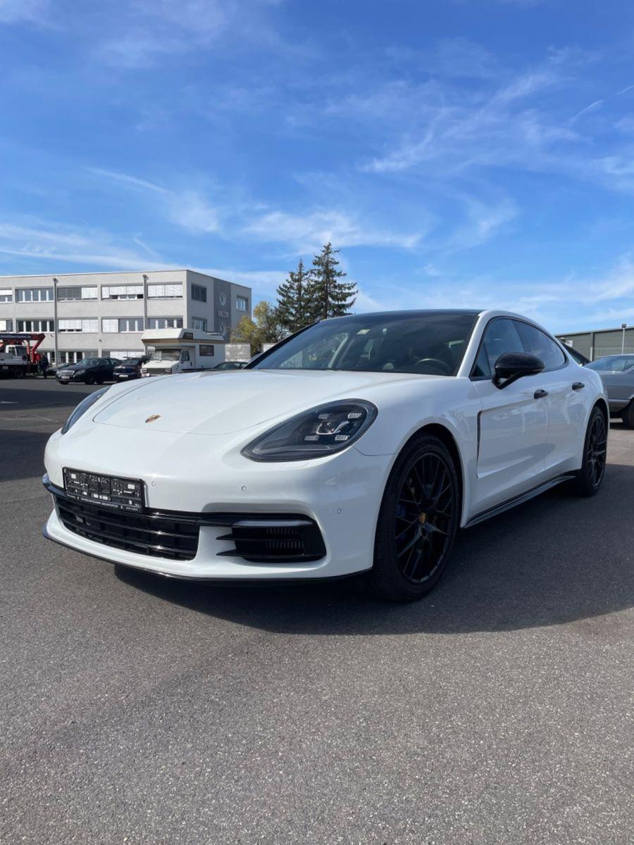 Abbildung des Autos Porsche Panamera 4S