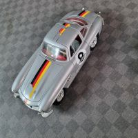 Modelauto burago Mercedes 300 sl 1:18 Nordrhein-Westfalen - Marl Vorschau