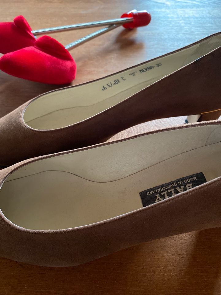 Bally Pumps velours braun samt design Schuhe 6,5 gold Leder in Stuttgart -  Vaihingen | eBay Kleinanzeigen ist jetzt Kleinanzeigen