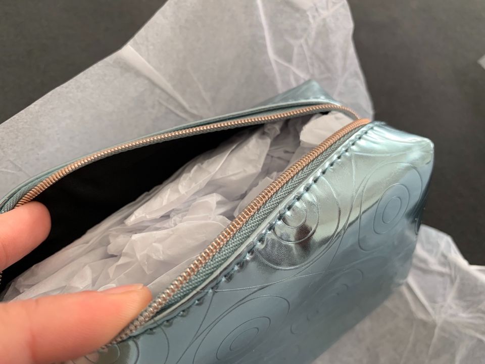 Kenzo Pouch kleine Tasche Kosmetiktasche NeU OVP hellblau Silber in Hamburg