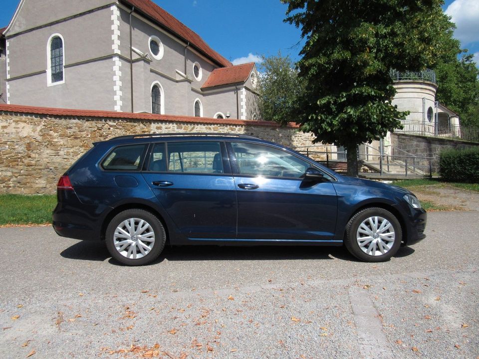 Volkswagen Golf VII 1.6 BlueTDI*SHZ*Tempom*PDC*2.Hand*Tüv in Hechingen