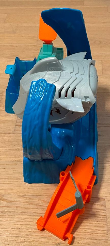 TOP HotWheels Hot Wheels Shark Attack Robo-Hai-Angriff Spielset in Hamburg