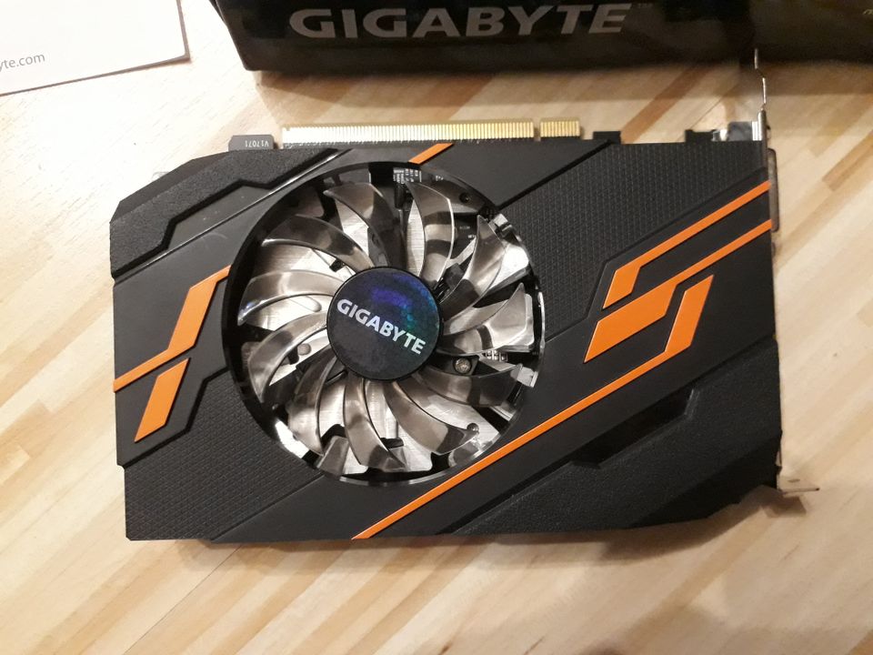 GIGABYTE GeForce GT 1030 GV-N1030OC-2GI GT1030 2GB TDP 30W in Pirna