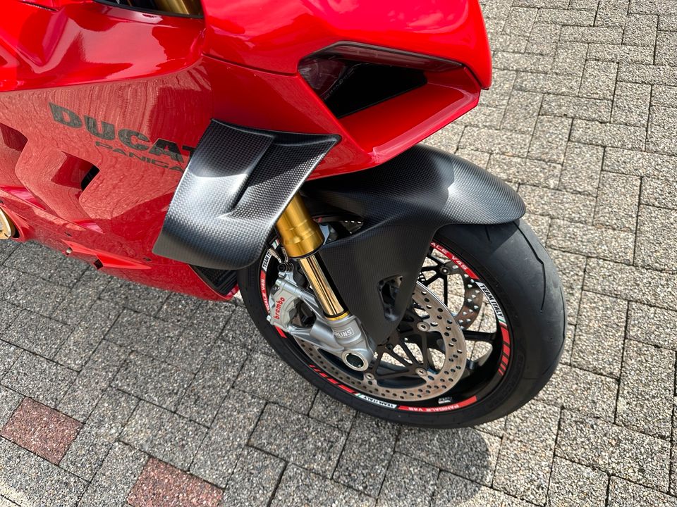 Ducati Panigale V4S 2022 viel Carbon in Immenhausen