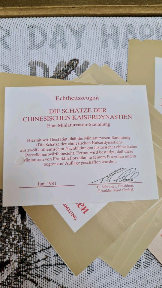 Miniaturen Vasen mit Zertifikat in Zülpich