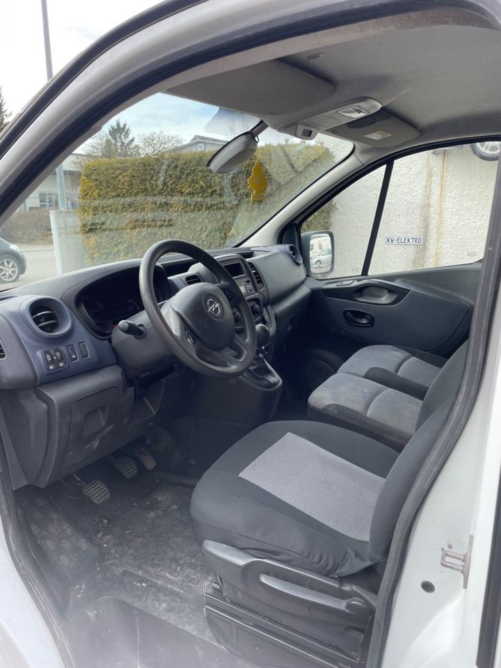 Opel Vivaro B Kasten/Kombi Kasten L1H1  2,7t TÜV NEU in Fürstenfeldbruck