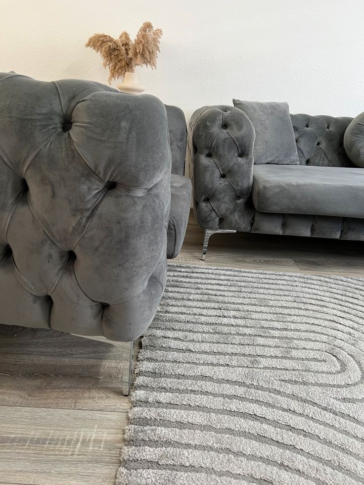 Sofa für wohn Zimmer mit zwei Stuhlen 3+3+1+1 in Bremerhaven