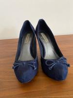Zara Echtleder High Heels, Wildleder, blau Größe 37 Duisburg - Duisburg-Mitte Vorschau