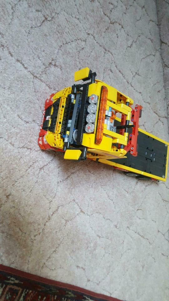 Verkaufe Lego technic autotransporter mit Funktionen in Müncheberg