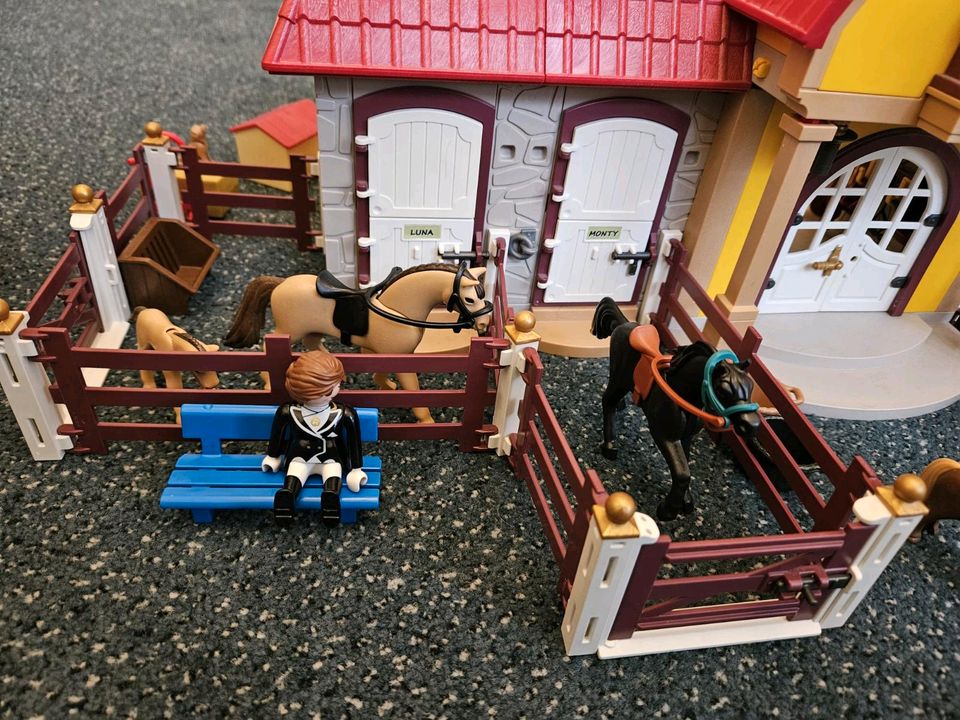 Playmobil großer Reiterhof mit Paddocks 5221 + 3 Pferdeboxen in Erkrath