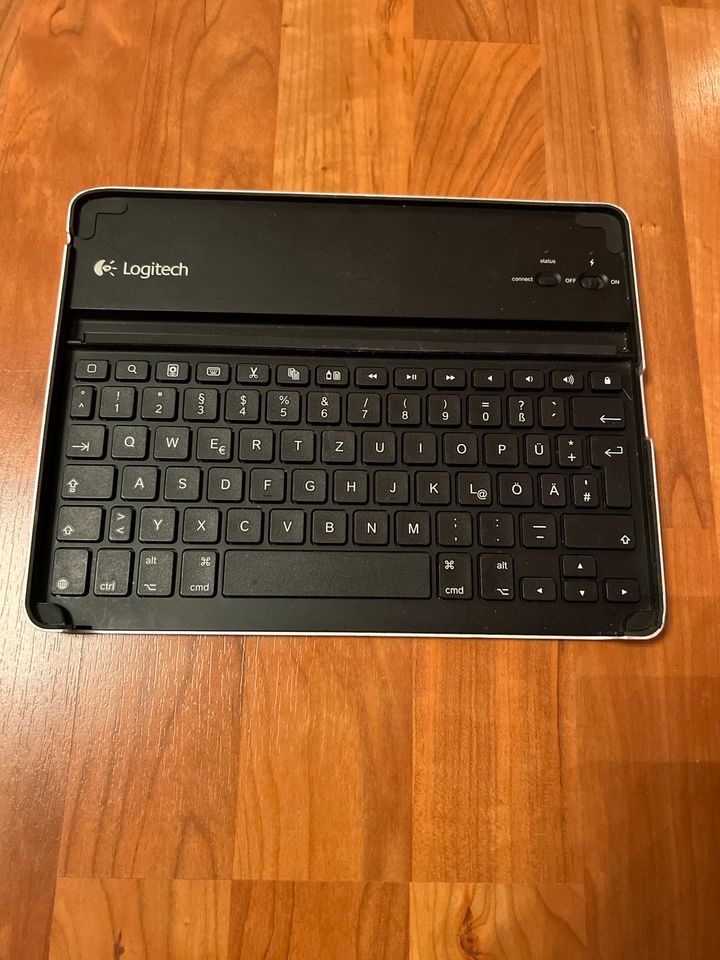 Logitech Bluetooth iPad Tastatur und Hülle in Tübingen