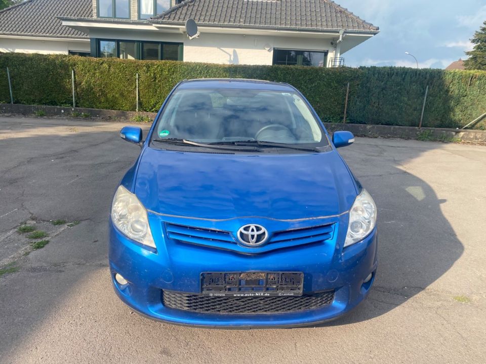 Toyota Auris Life+ in Lage