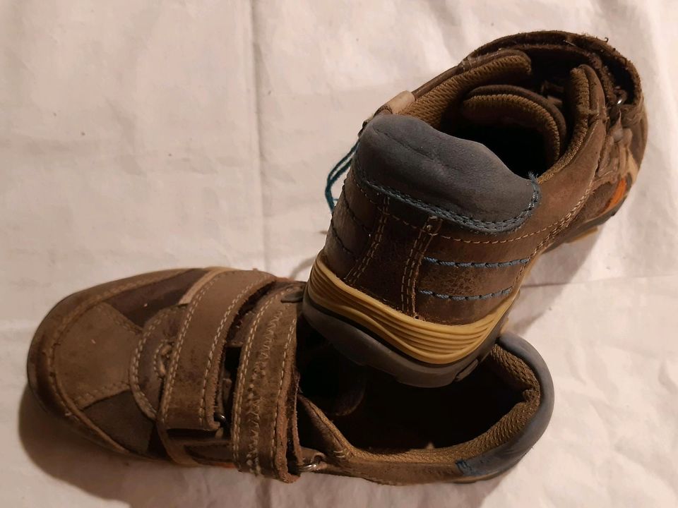 Stiefel, Kinderschuhe, Sandalen, Hausschuhe, Gr. 26-30 in Erfurt