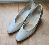 Gabor Größe 9 Pumps Elfenbein Creme Brautschuhe Niedersachsen - Helmstedt Vorschau