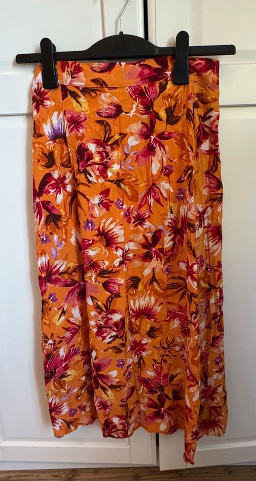 H&M Rock Skirt lang Schlitz s 36 34 Sommer orange rot Blumen in Thedinghausen